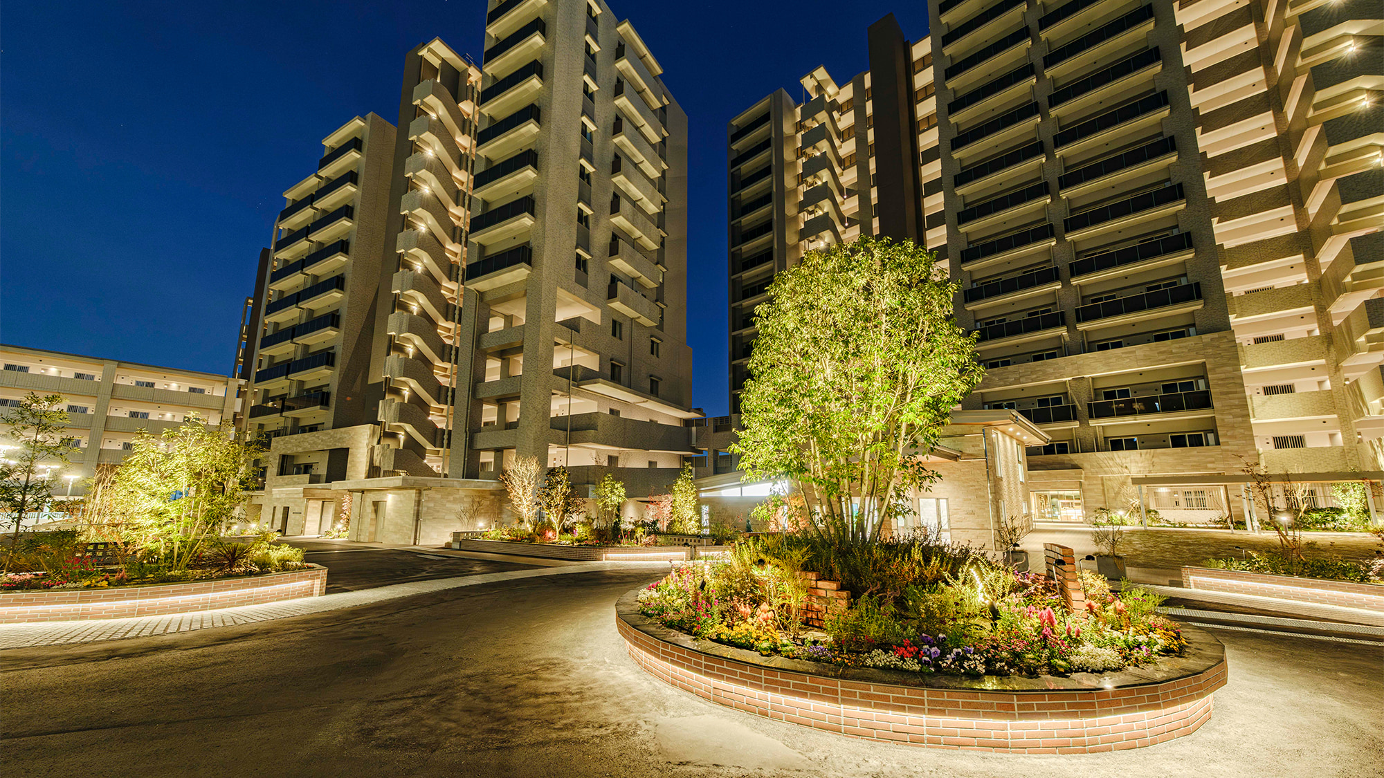 エンクレストガーデン福岡 エントランス（夜）